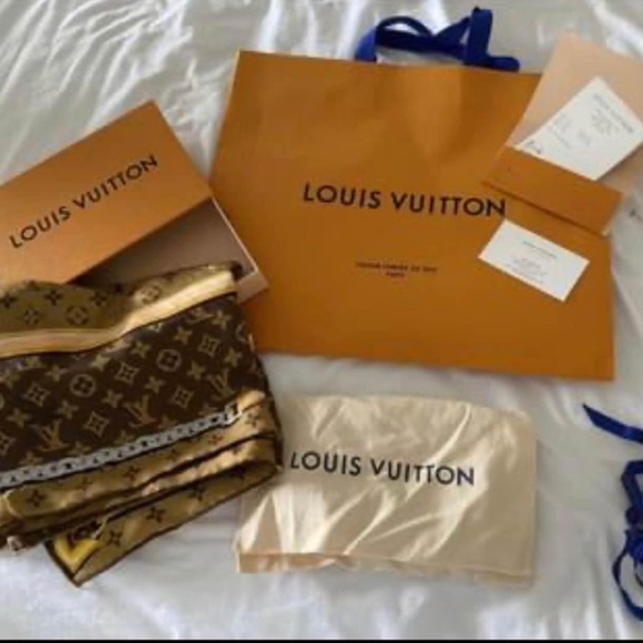 *AUTHENTIC* - Picture 3 of 15